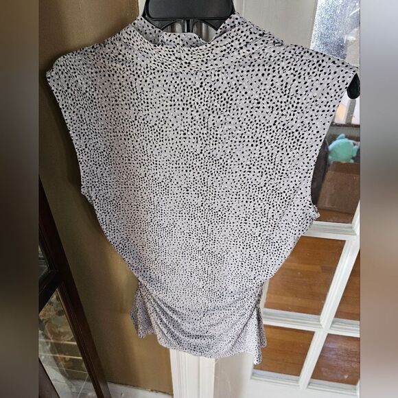 Vince Camuto ladies shell size medium - Picture 2 of 4